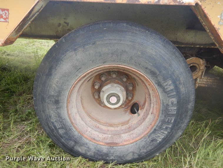 image for item DQ7115 1990 Kayln equipment trailer