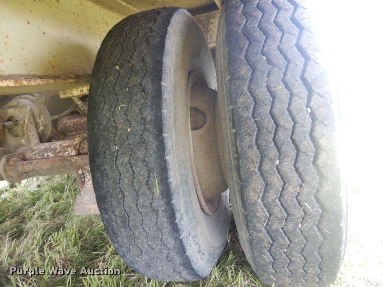 image for item DQ7115 1990 Kayln equipment trailer