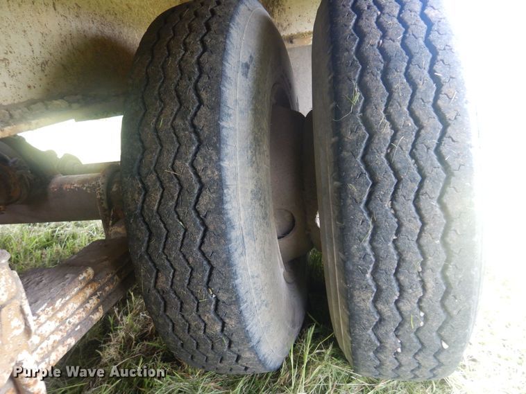 image for item DQ7115 1990 Kayln equipment trailer