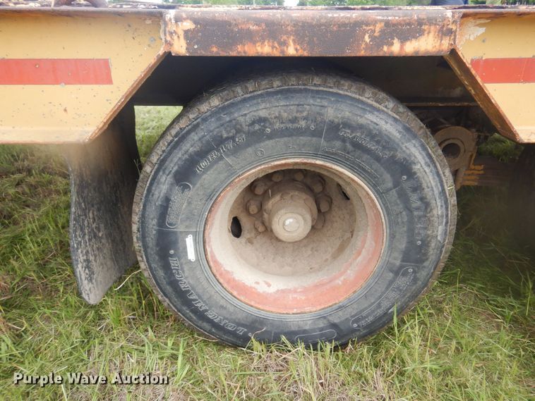 image for item DQ7115 1990 Kayln equipment trailer