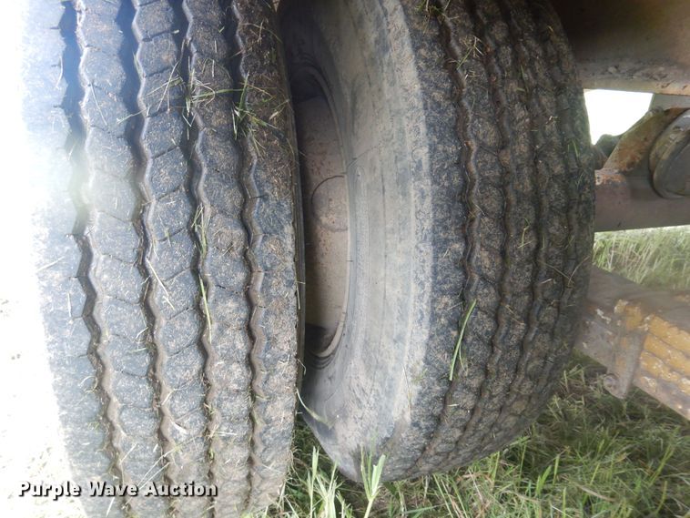 image for item DQ7115 1990 Kayln equipment trailer