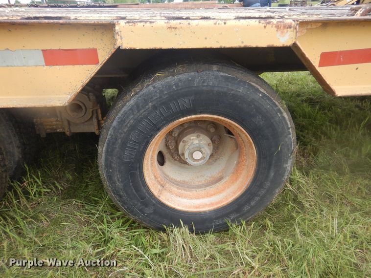 image for item DQ7115 1990 Kayln equipment trailer