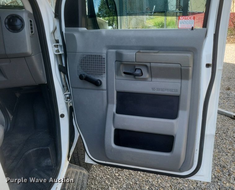 image for item DR4783 2012 Ford  E350 Super Duty XL van