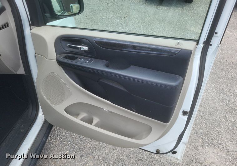 image for item DR4785 2015 Dodge Grand Caravan  van