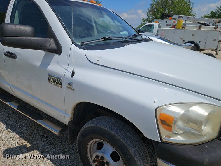 image for item DR8603 2007 Dodge Ram 3500HD Quad Cab flatbed pickup truck