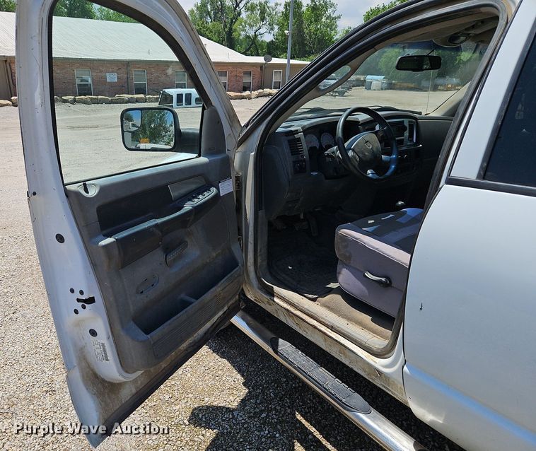 image for item DR8603 2007 Dodge Ram 3500HD Quad Cab flatbed pickup truck