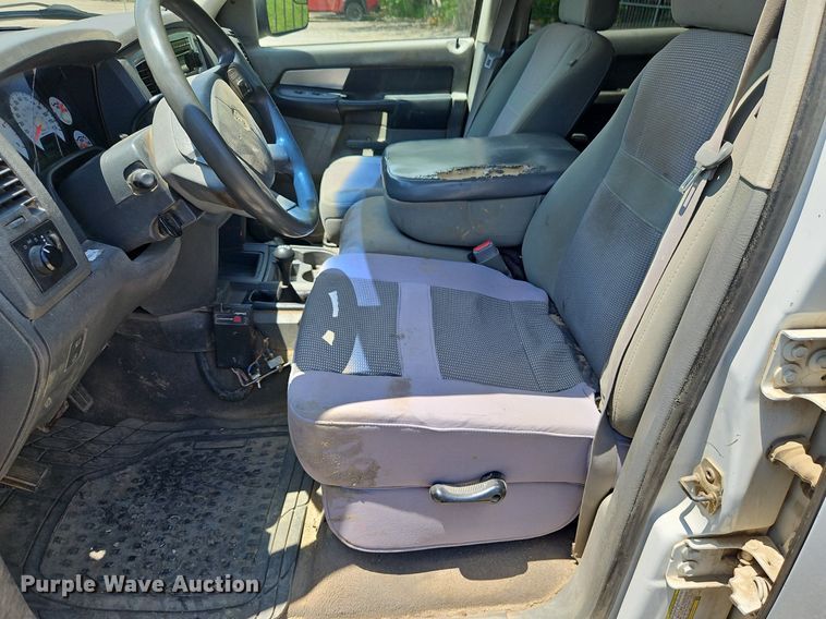 image for item DR8603 2007 Dodge Ram 3500HD Quad Cab flatbed pickup truck