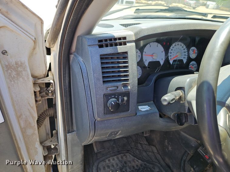 image for item DR8603 2007 Dodge Ram 3500HD Quad Cab flatbed pickup truck