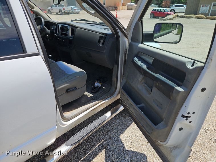 image for item DR8603 2007 Dodge Ram 3500HD Quad Cab flatbed pickup truck