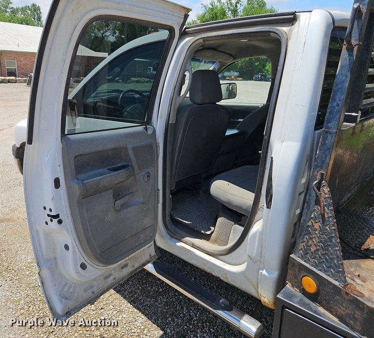 image for item DR8603 2007 Dodge Ram 3500HD Quad Cab flatbed pickup truck
