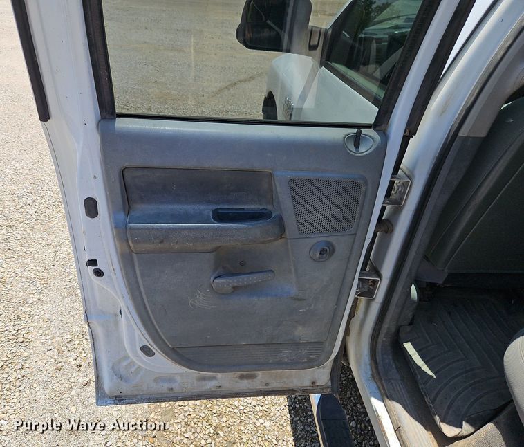 image for item DR8603 2007 Dodge Ram 3500HD Quad Cab flatbed pickup truck