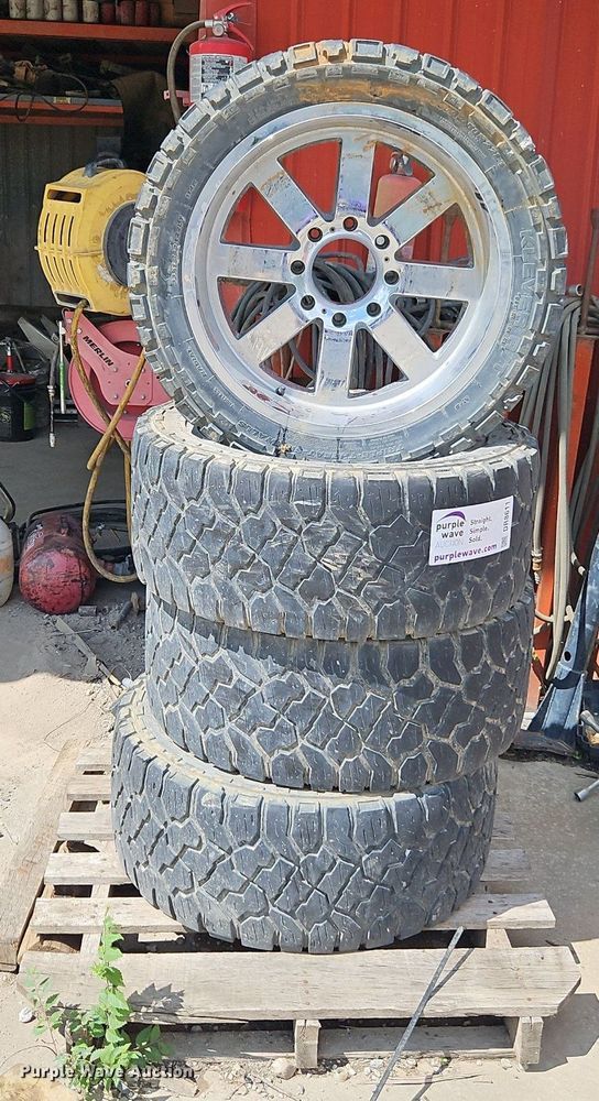 image for item DR8611 Tires and wheels