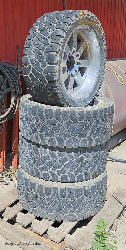 image for item DR8611 Tires and wheels