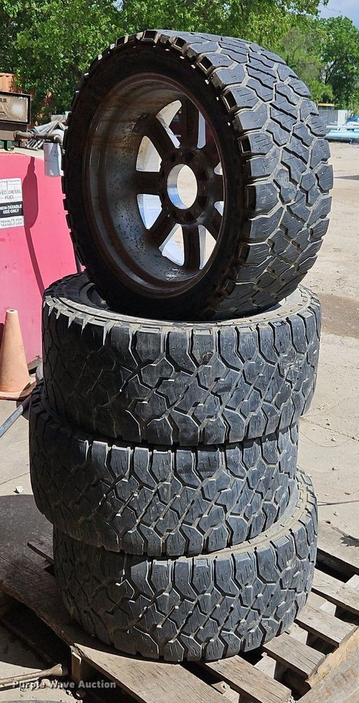 image for item DR8611 Tires and wheels