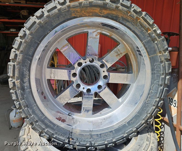 image for item DR8611 Tires and wheels