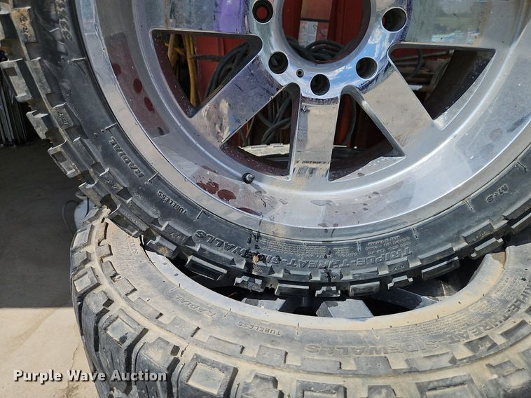 image for item DR8611 Tires and wheels