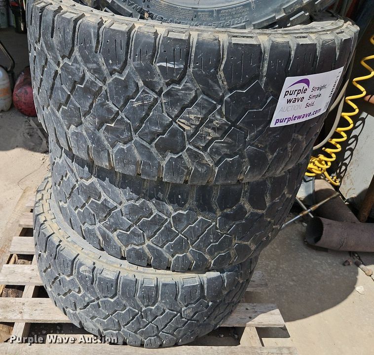 image for item DR8611 Tires and wheels