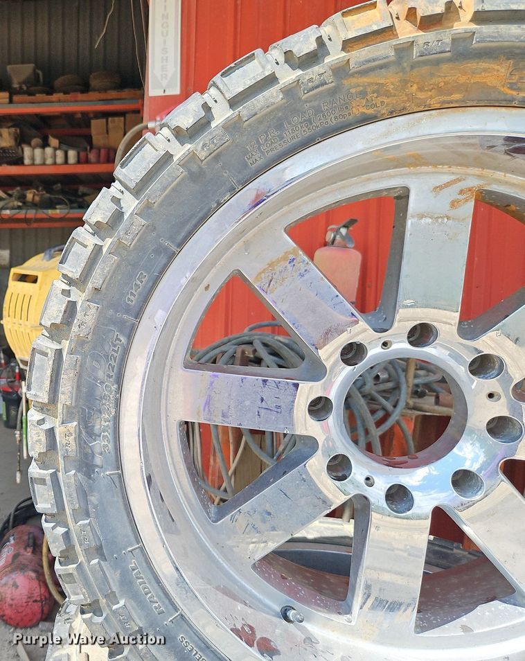 image for item DR8611 Tires and wheels