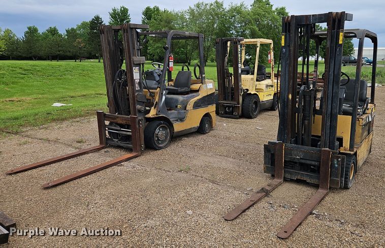 image for item DR8614 Caterpillar F35 forklift