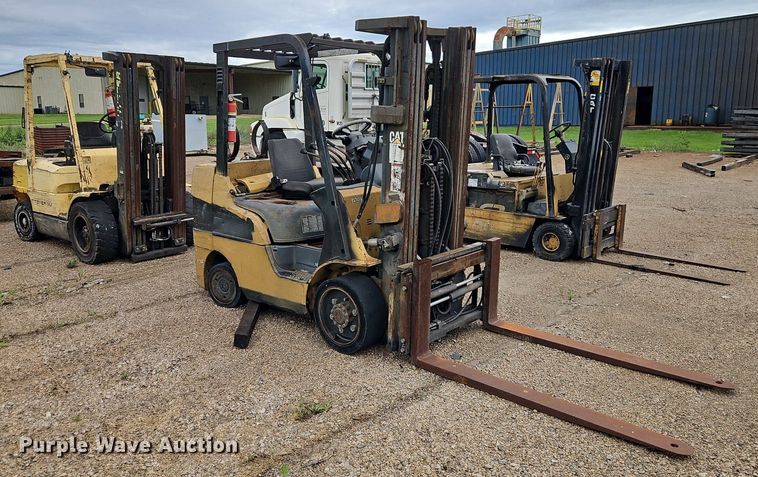 image for item DR8614 Caterpillar F35 forklift