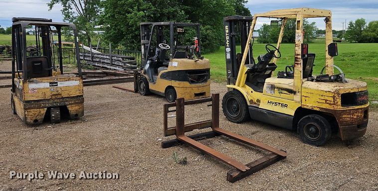 image for item DR8614 Caterpillar F35 forklift