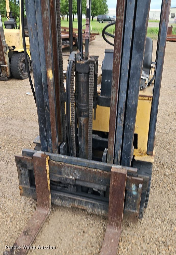 image for item DR8614 Caterpillar F35 forklift