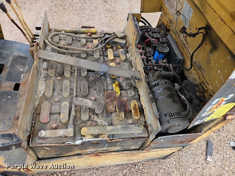 image for item DR8614 Caterpillar F35 forklift