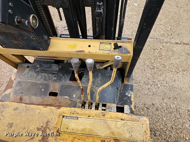 image for item DR8614 Caterpillar F35 forklift