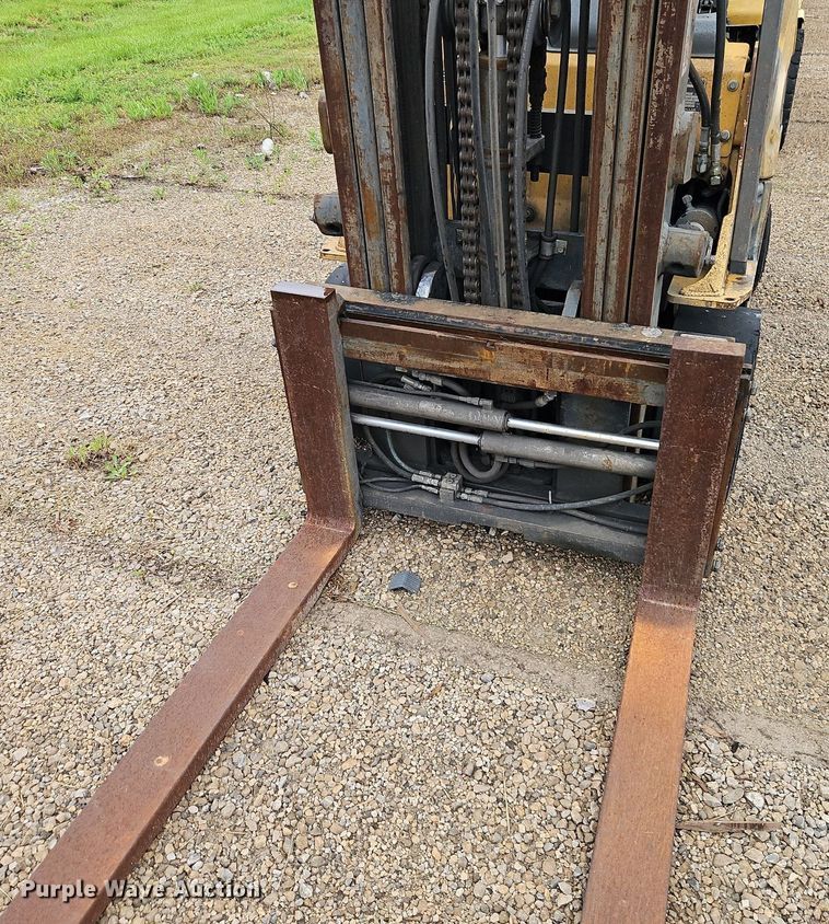 image for item DR8614 Caterpillar F35 forklift