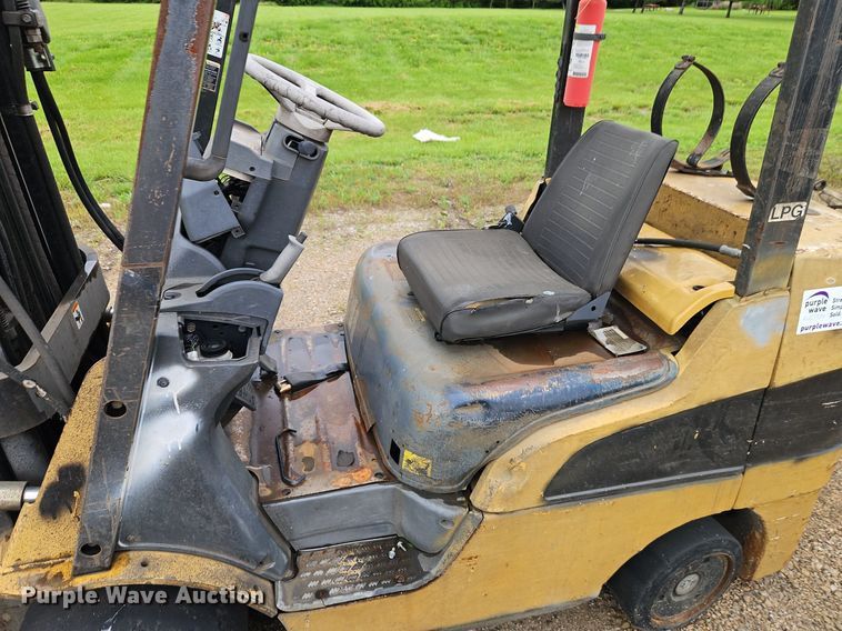 image for item DR8614 Caterpillar F35 forklift