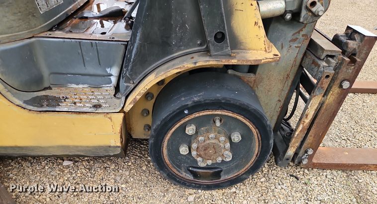 image for item DR8614 Caterpillar F35 forklift