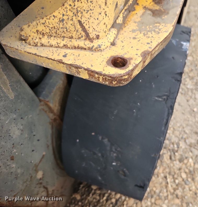 image for item DR8614 Caterpillar F35 forklift