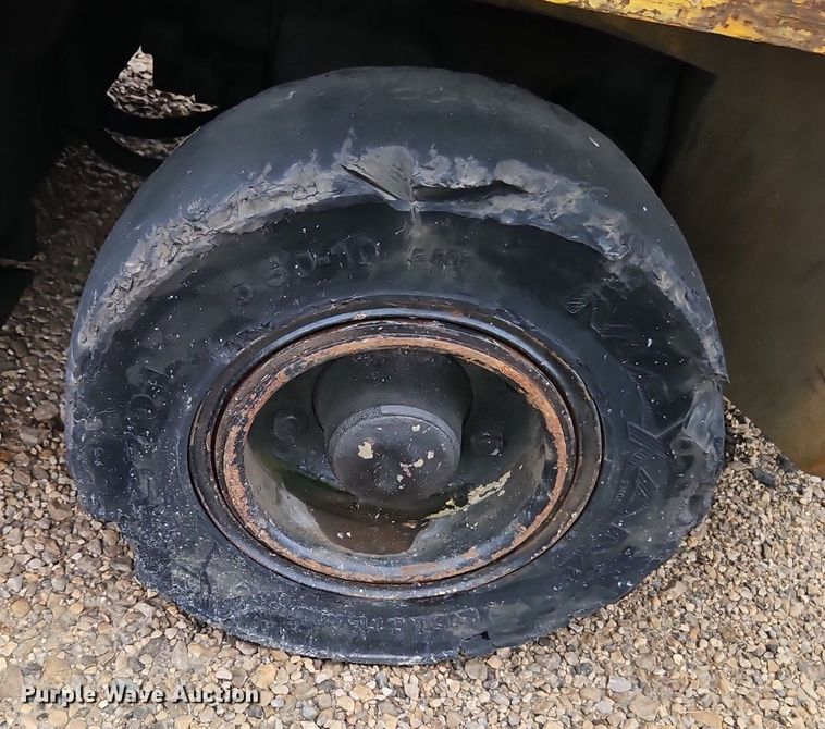 image for item DR8614 Caterpillar F35 forklift