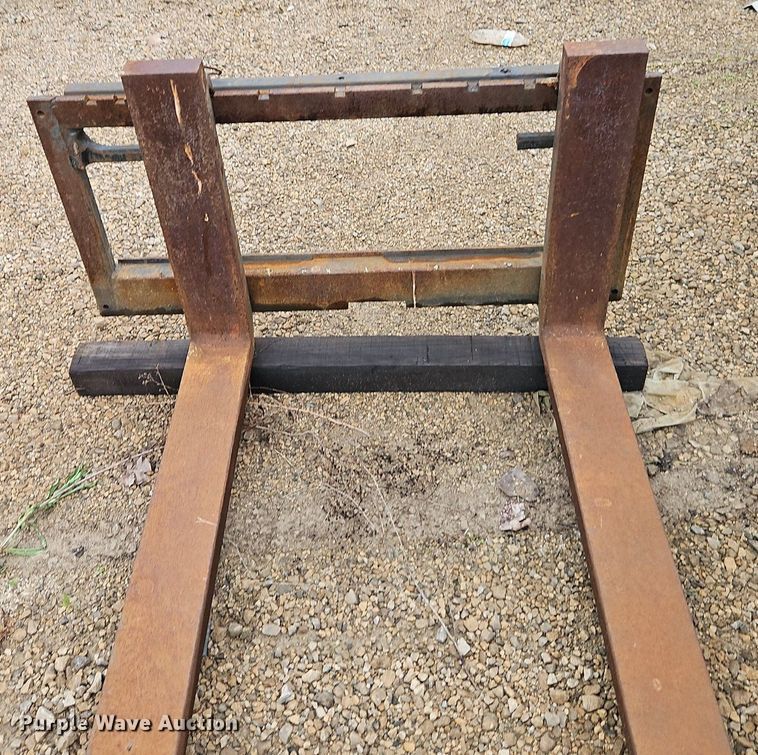 image for item DR8614 Caterpillar F35 forklift