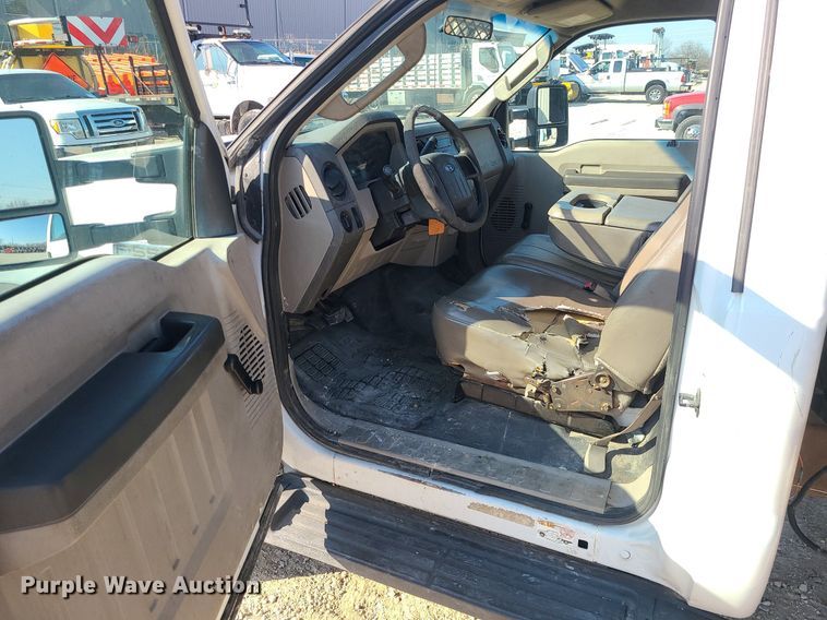 image for item DS7331 2008 Ford F550 Super Duty XL  flatbed truck