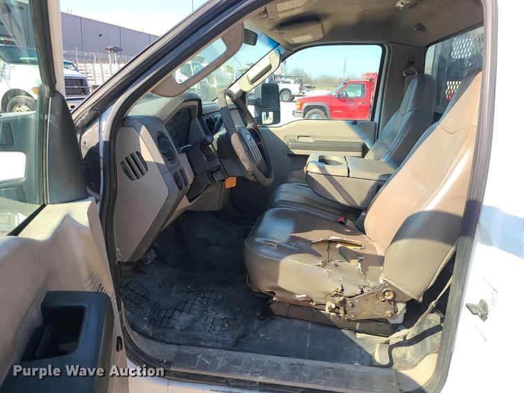 image for item DS7331 2008 Ford F550 Super Duty XL  flatbed truck