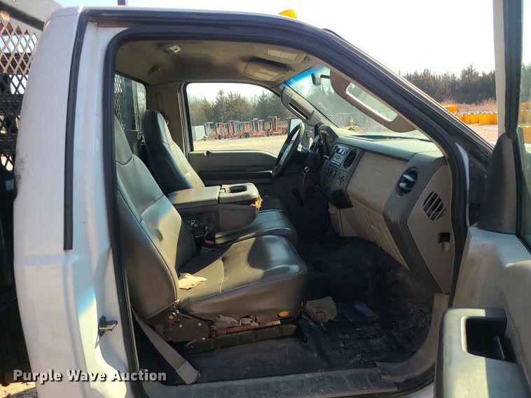 image for item DS7331 2008 Ford F550 Super Duty XL  flatbed truck