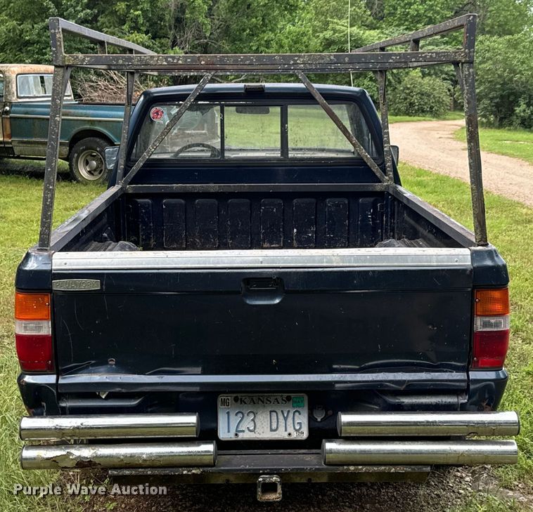 image for item DX0601 1988 Mitsubishi Mighty Max  pickup truck