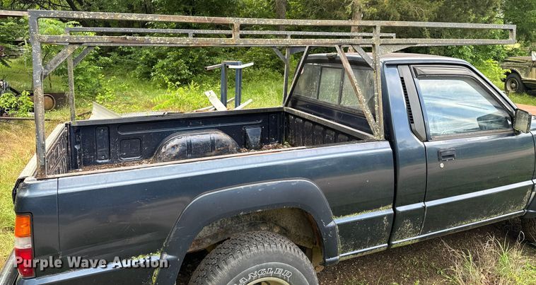 image for item DX0601 1988 Mitsubishi Mighty Max  pickup truck