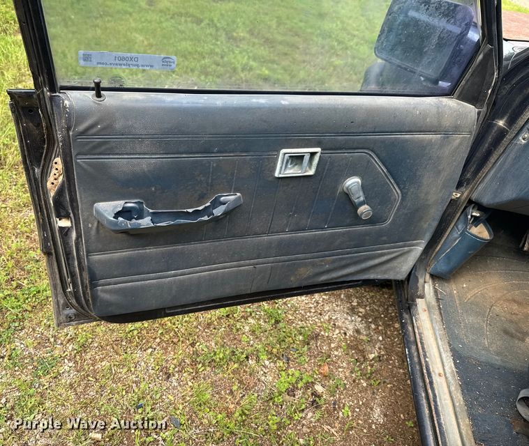 image for item DX0601 1988 Mitsubishi Mighty Max  pickup truck