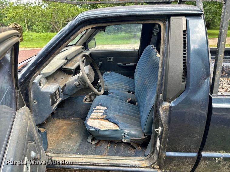 image for item DX0601 1988 Mitsubishi Mighty Max  pickup truck