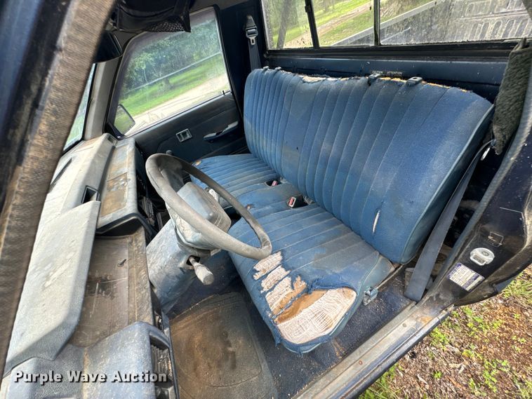 image for item DX0601 1988 Mitsubishi Mighty Max  pickup truck