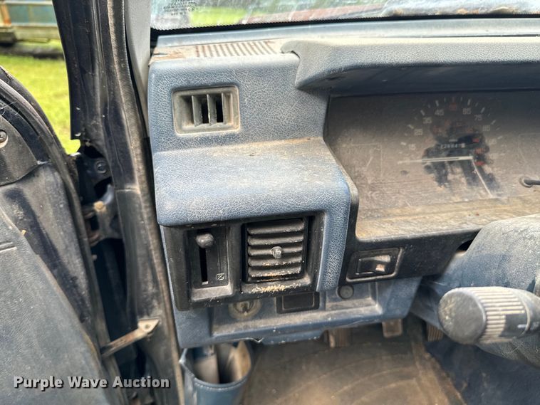 image for item DX0601 1988 Mitsubishi Mighty Max  pickup truck