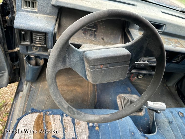 image for item DX0601 1988 Mitsubishi Mighty Max  pickup truck