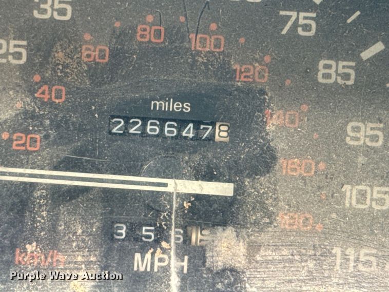 image for item DX0601 1988 Mitsubishi Mighty Max  pickup truck