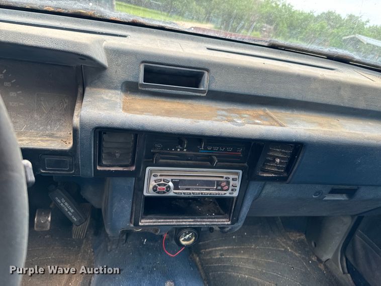 image for item DX0601 1988 Mitsubishi Mighty Max  pickup truck