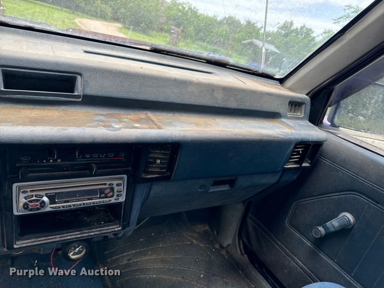 image for item DX0601 1988 Mitsubishi Mighty Max  pickup truck