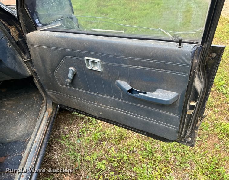 image for item DX0601 1988 Mitsubishi Mighty Max  pickup truck