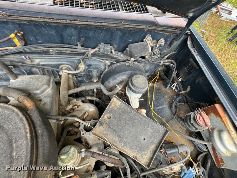 image for item DX0601 1988 Mitsubishi Mighty Max  pickup truck