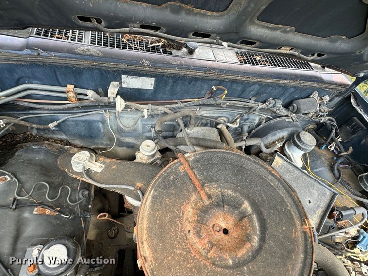 image for item DX0601 1988 Mitsubishi Mighty Max  pickup truck